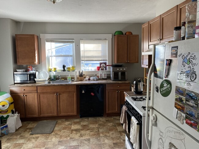 Photo - 173 Hillside St Unidad 2