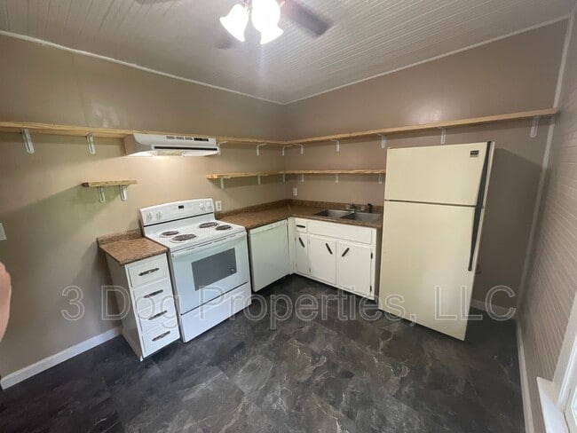 Photo - 4038 Denham Rd