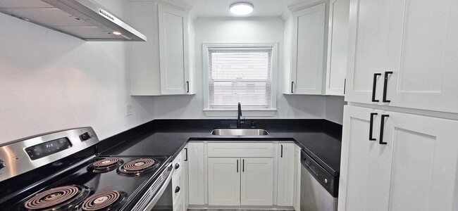 Building Photo - 3701 Laguna Way