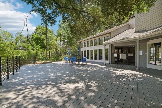 Cross Creek Apartments
