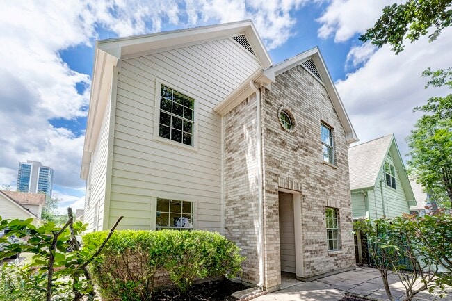 Building Photo - 2802 Austin St Rental