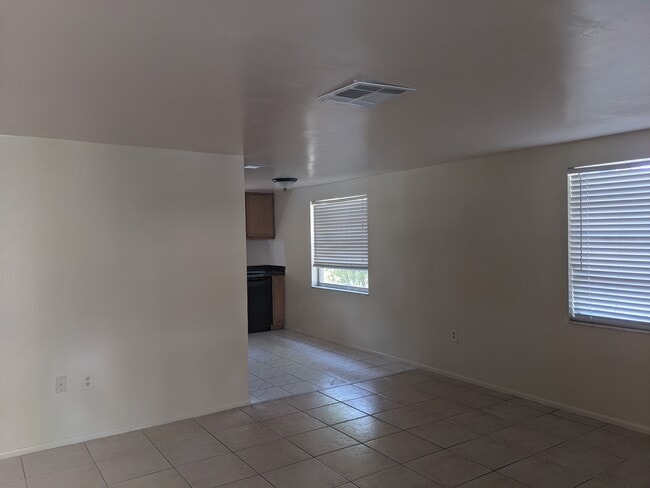 Sala de estar - 5417 Lemon St Unidad 5417 Lemon St Back