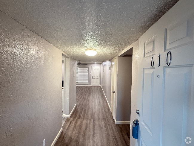 Building Photo - 6012-6012 Westridge Ln Rental