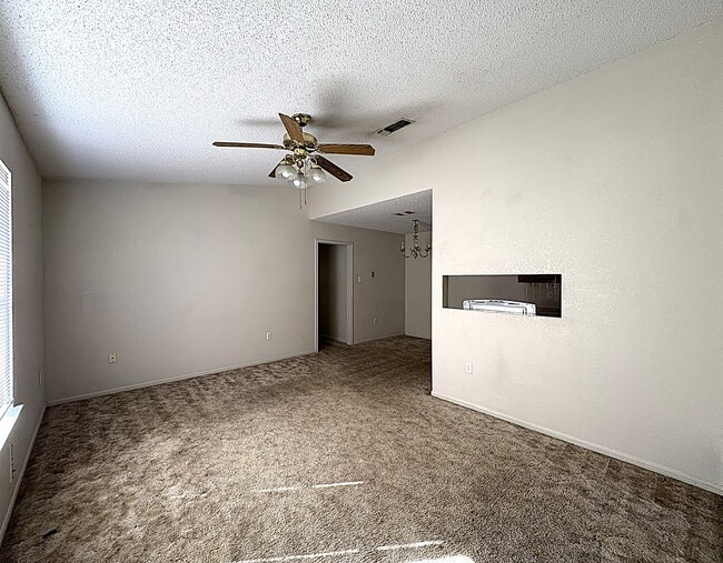 Photo - 403 W Avenue D