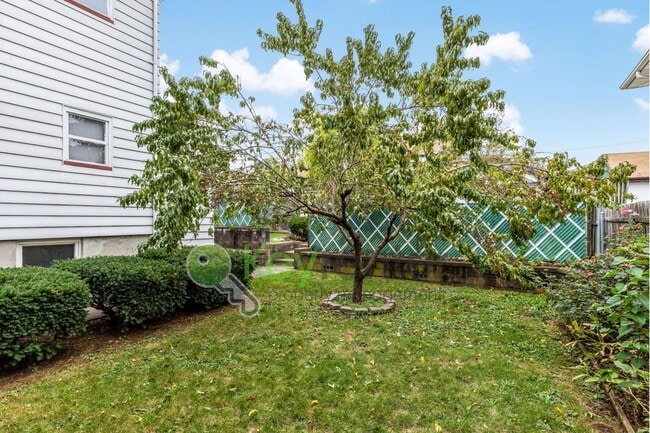 Photo - 1-Bed Apartment with Hardwood Floors, In-U...