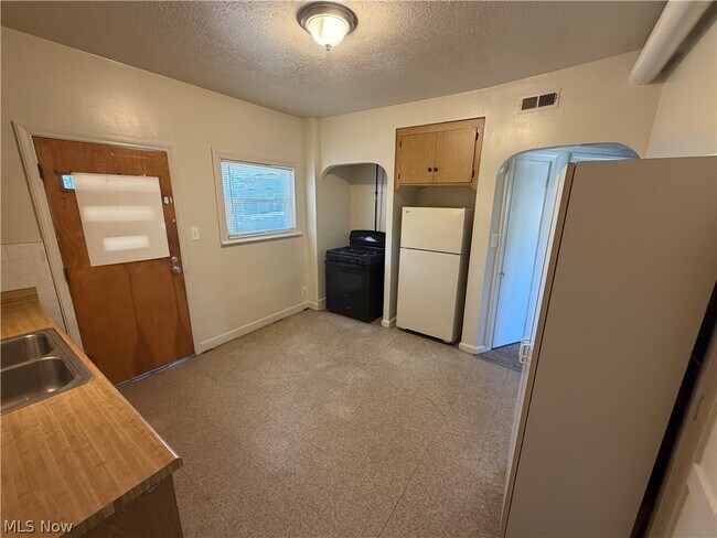 Photo - 15300 Waterloo Rd Unit 1