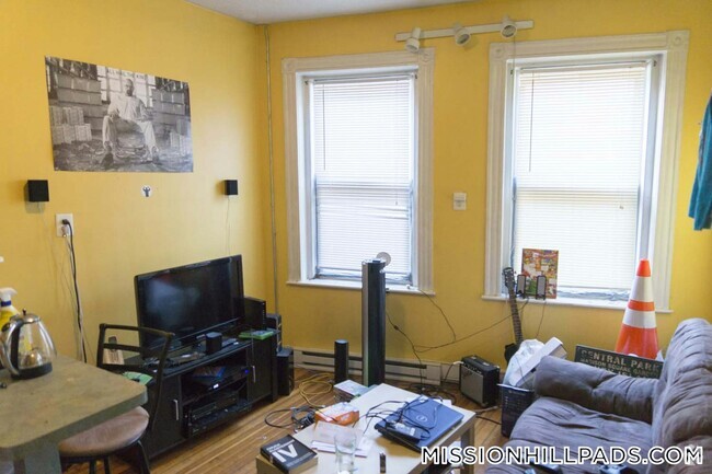 Building Photo - 883 Huntington Ave Unit 7 Rental