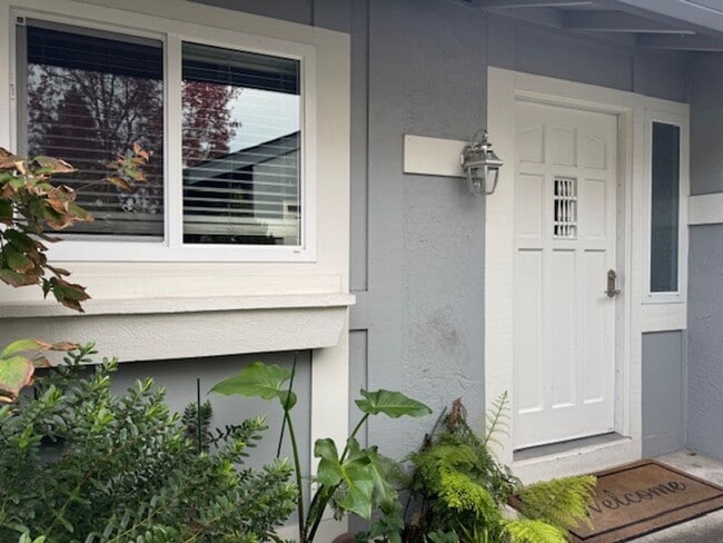 Photo - Beautiful 2 bedroom, 2 bath single level t...