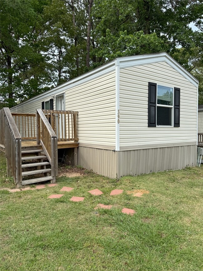 Building Photo - 390 Hidden Oaks Dr