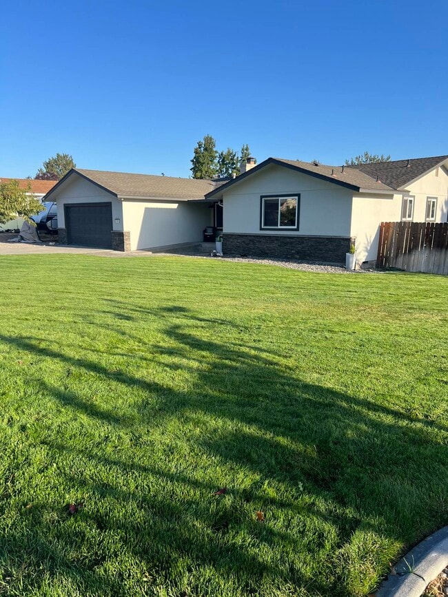 Photo - 100 Hills W Way