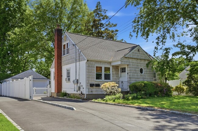 Photo - 135 Woolsey Ave