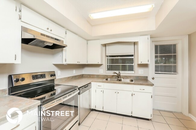 Photo - 605 Applewood Ave