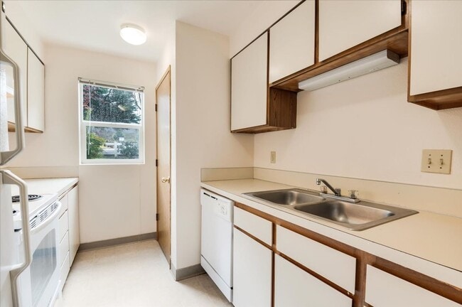 Raleigh Court Apartments