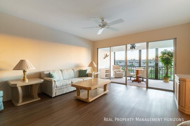 4813 Independence Dr
