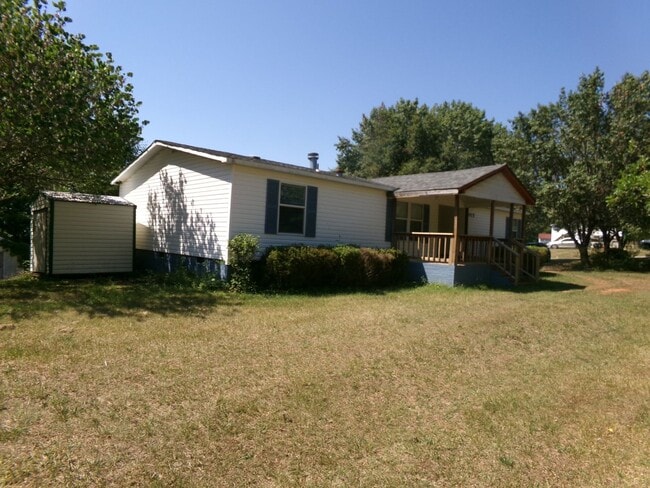 Building Photo - Country Living