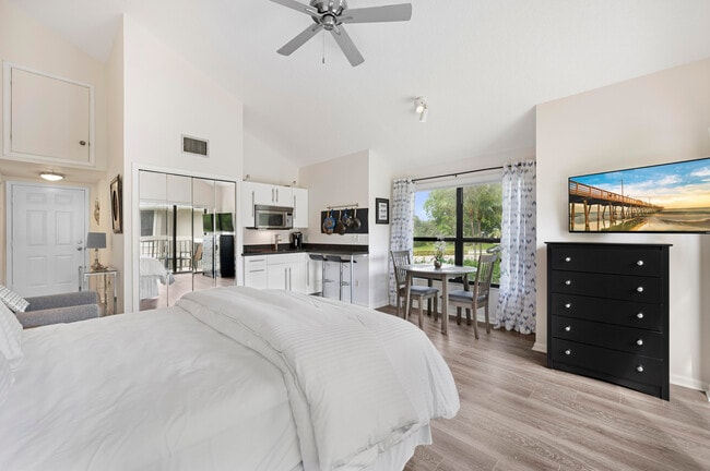 Photo - 11863 Wimbledon Cir Unit 543