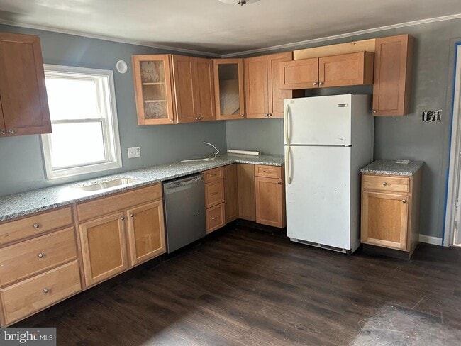 Photo - 234 W 7th St