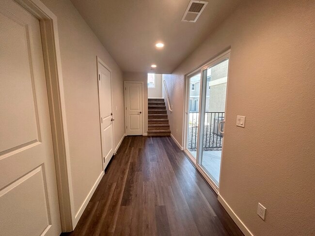 Photo - 916 Summer Ct