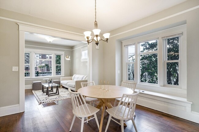 Photo - 5324 N Maryland Ave