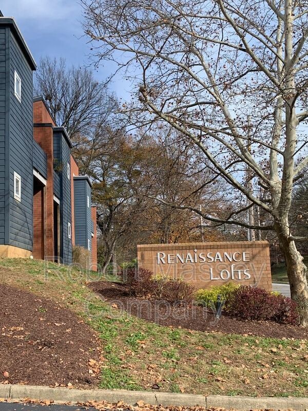 Building Photo - 2745 Grinstead Dr Unit 106