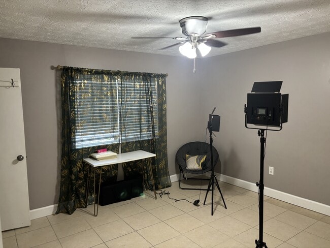 Photo - 1950 Paine Ave