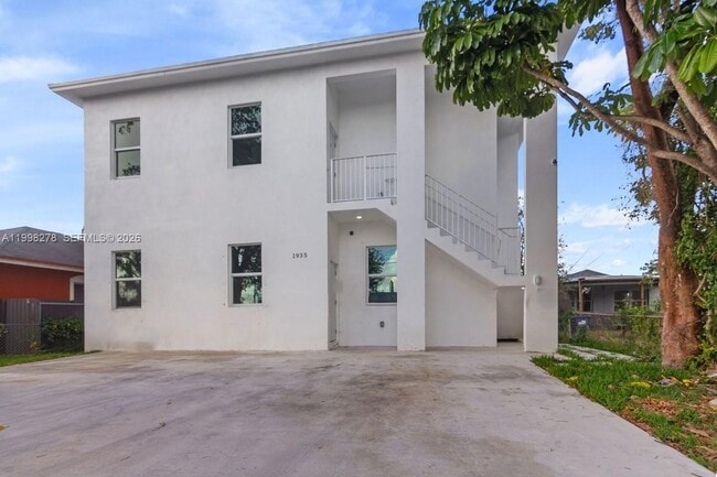 Photo - 1935 NW 71st St Unidad B