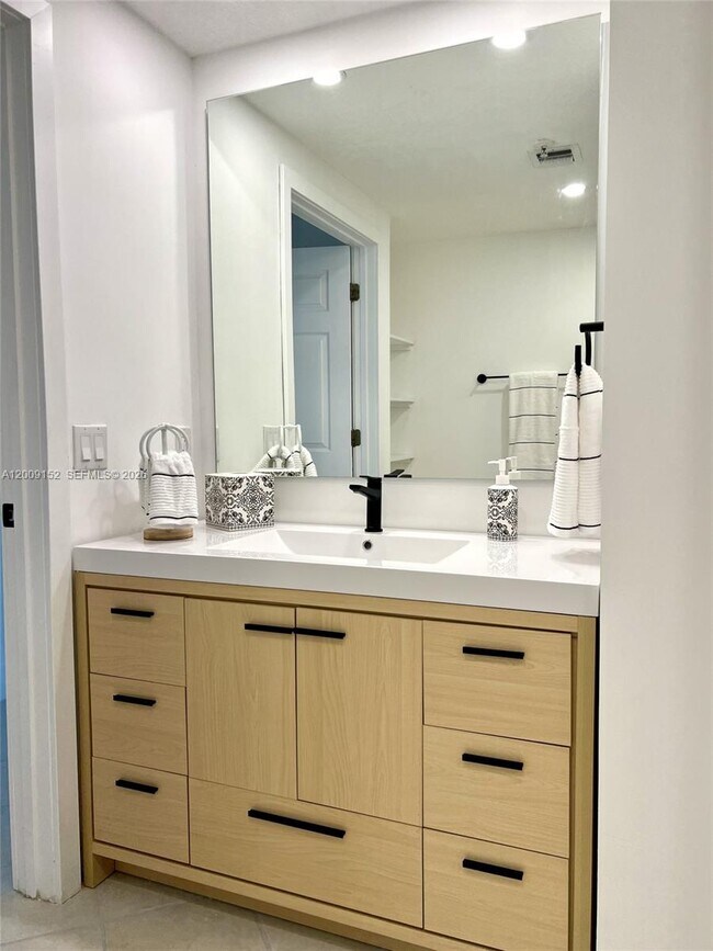 Building Photo - 3500 Coral Wy Unit 1102