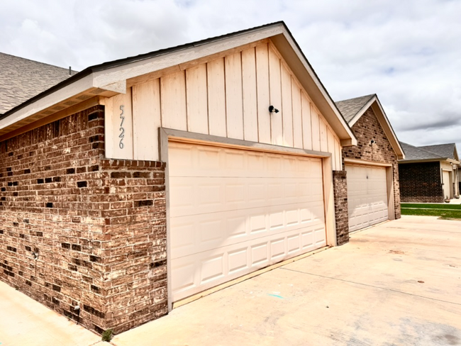 Photo - 5726 Lehigh St Townhome