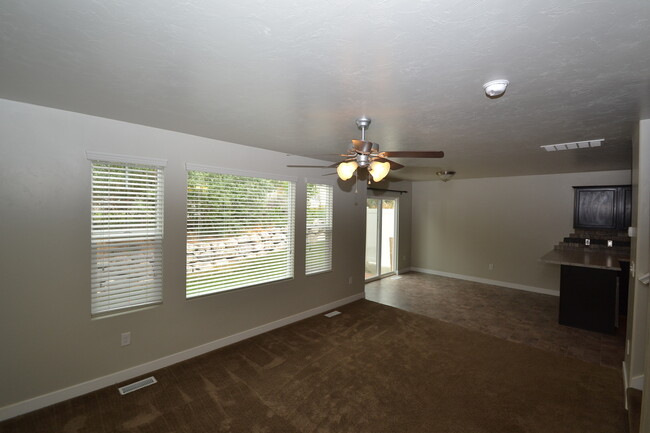 Photo - Beautiful 3 Bed/2.5 Bath in Draper!!!
