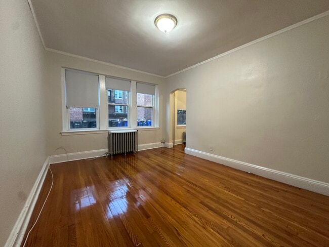 Building Photo - 75 Strathmore Rd Unit 3 Rental