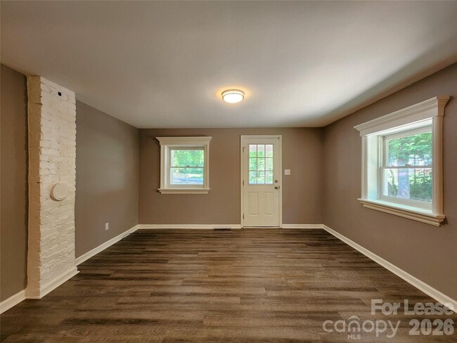 Photo - 573 Faith Dr SW