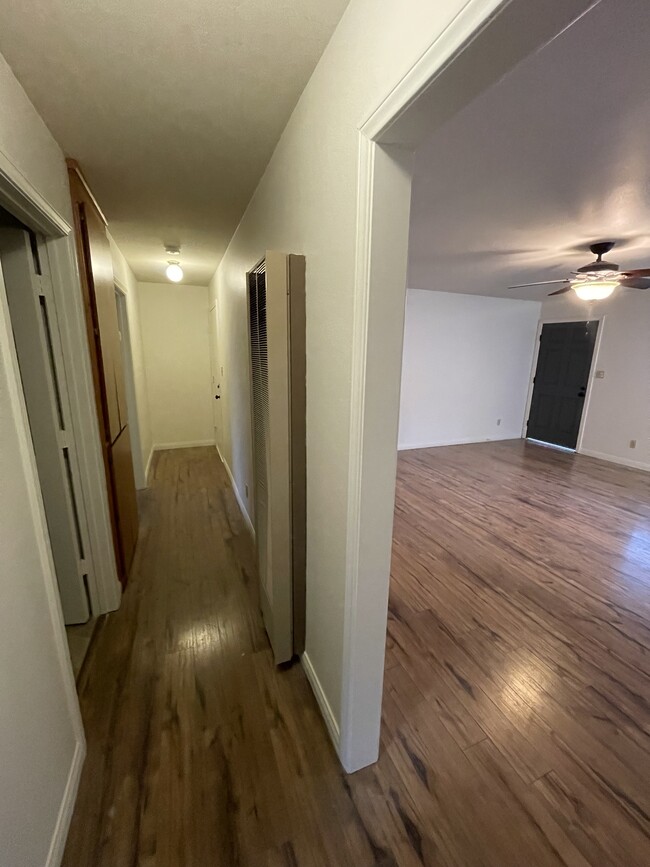 Photo - 928 Hemming Way