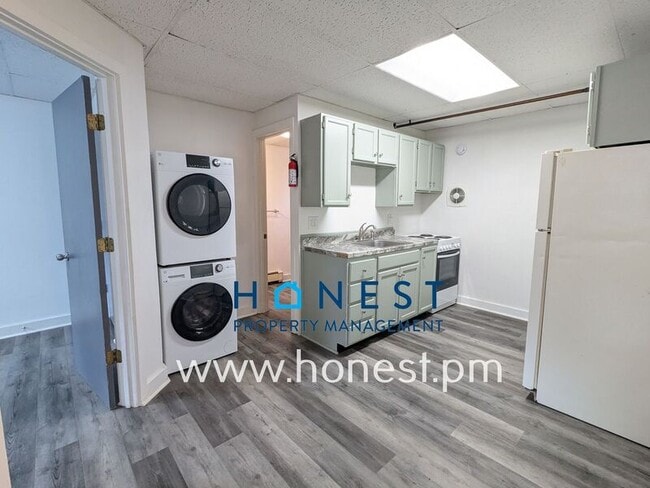 Building Photo - 20 Academy St Unit 3