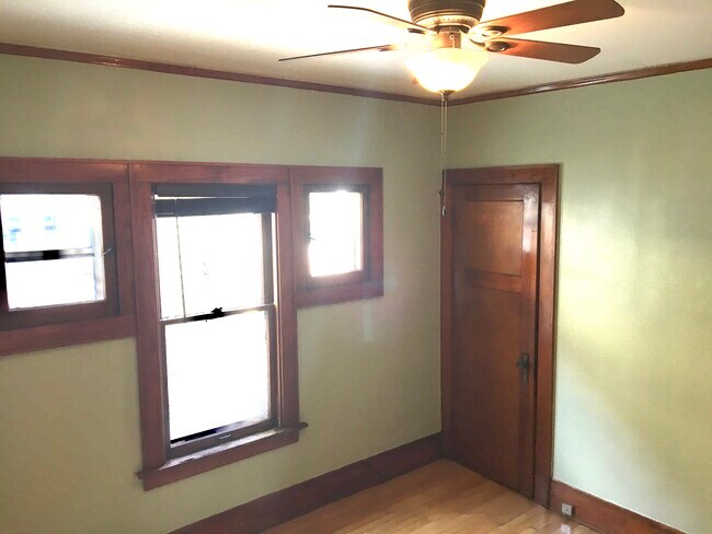 1910 N 58th St Unit 1910