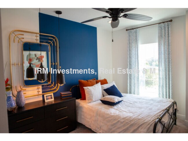 Photo - 3 bed 2.5 bath townhome 2 car garage