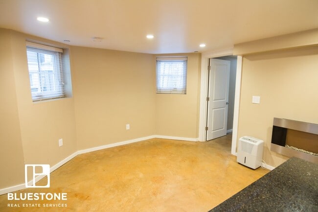 Photo - 2254 NW Irving St Unidad B
