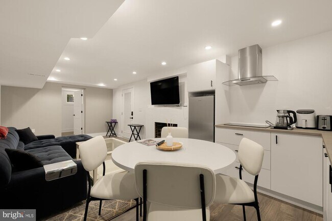 Photo - 5231 Watson St NW