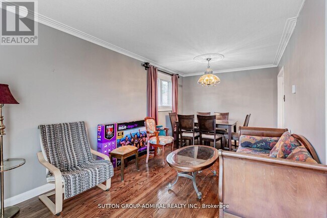 Photo - 102 Cornwall Rd