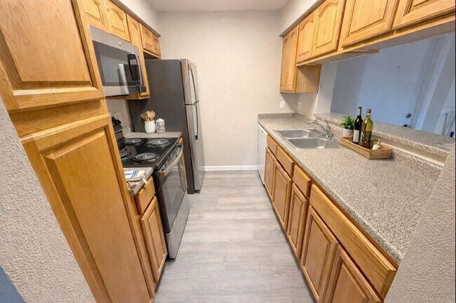 Photo - 3085 Walnut Bend Ln Unit 16