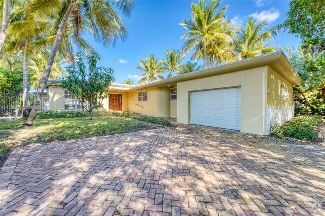 Building Photo - 275 N Shore Dr Rental