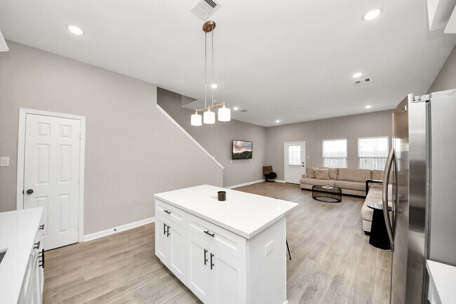 Photo - 7963 Birmingham St