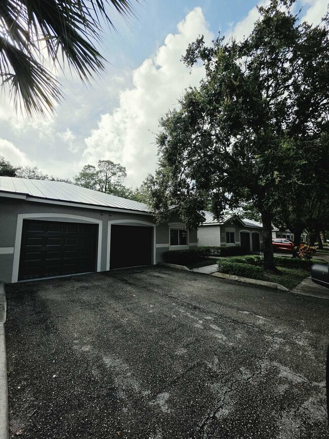 Photo - 260 Crestwood Cir Unit 102