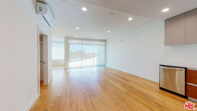 Photo - 938 Orange Grove Ave Unidad 204
