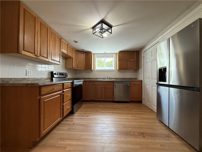 Photo - 313 State St