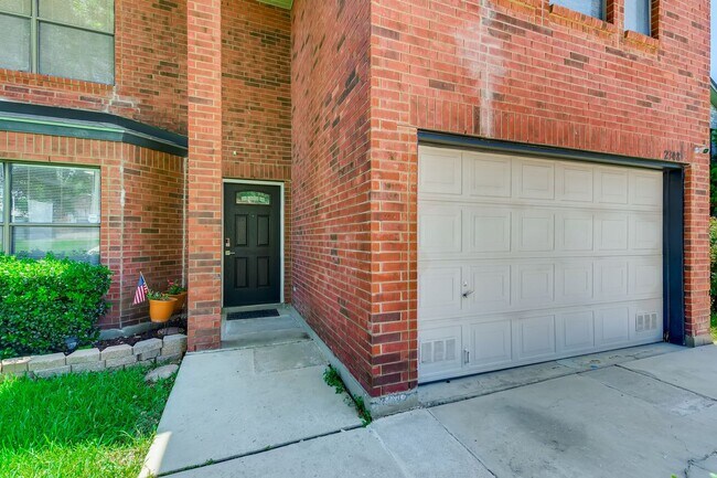 Photo - BEAUTIFUL HOME  |  OPEN CONCEPT  |  3 LIVING AREAS  |  FURNISHED OPTION  |  NEAR SCHOOLS & SHOPPING