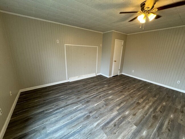 Photo - ALL UTILITIES INCLUDED - 2 Bedroom/ 1 Bath Home Unit 540 Searcy Street