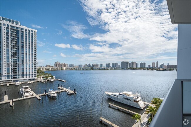 Building Photo - 17111 Biscayne Blvd Unit 707 Rental