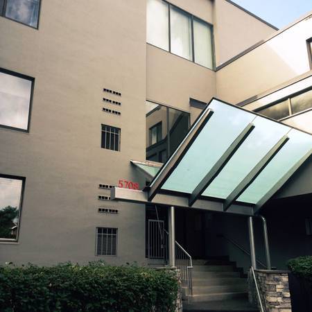 Building Photo - 5708 Walnut St Unit A2