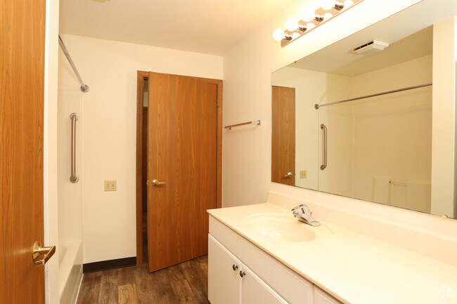 2BR, 1BA