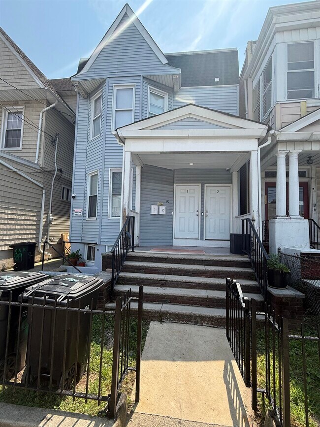 Building Photo - 89 Oak St Unit 1